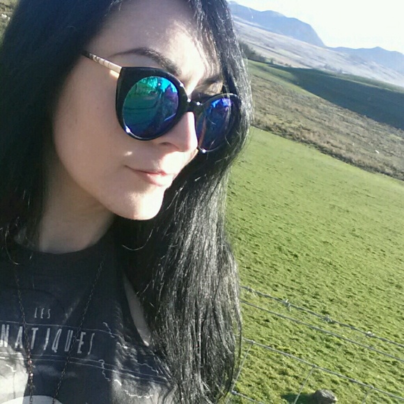 Meet your Posher, Kat - Picture 1 of 1